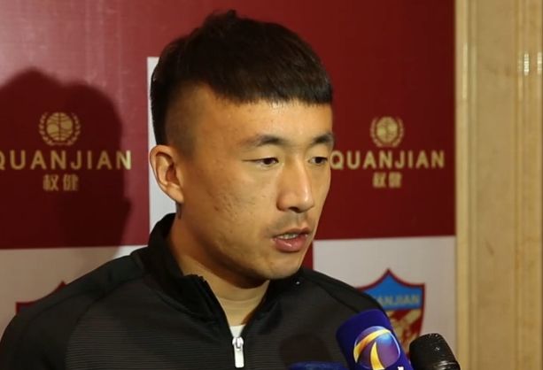 更妄论主角团们白天要在狱警密集的监视下，偷偷测试钥匙是否制作成功，深夜更是要通过自制设备一次次偷偷打开监狱牢门，边躲避巡查狱警边摸排出口路线及关卡情况，在这一过程中一度不慎将“罪证”钥匙掉落在自己牢房门口的走廊上……不仅如此，他们还要在狱警一次次的突袭式查房威压下，合理藏匿得来不易的关键越狱道具——木钥匙等